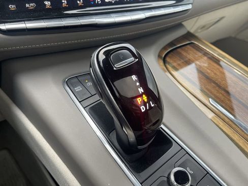 Used 2021 Cadillac Escalade ESV Premium Luxury Platinum image 34