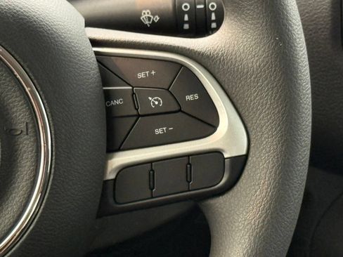 Used 2023 Jeep Renegade Latitude AWD/4WD image 30