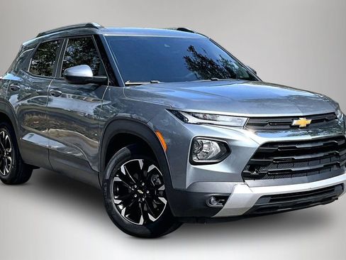 Used 2022 Chevrolet TrailBlazer LT image 2