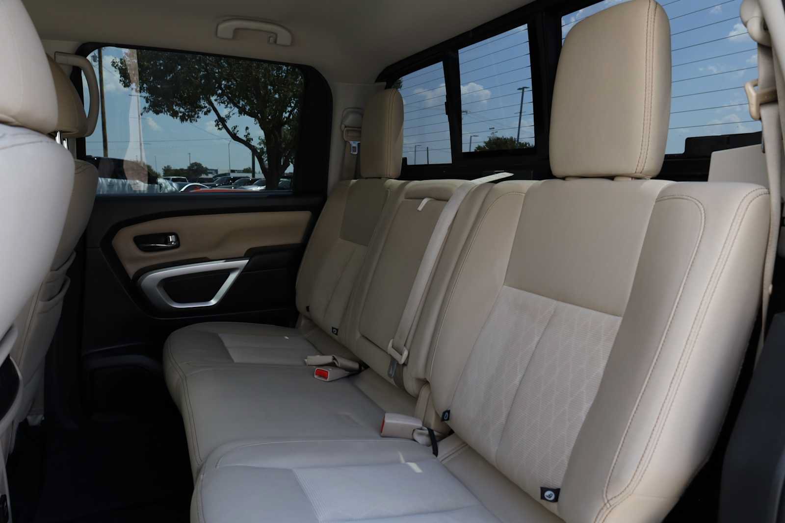 Used 2017 Nissan Titan SV RWD image 39