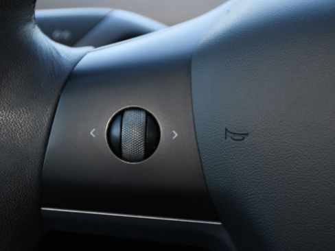 Used 2021 Tesla Model Y 2WD image 30