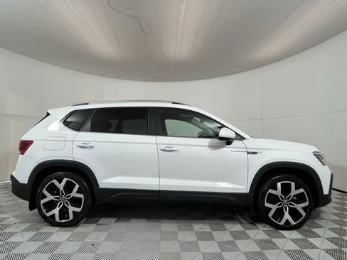 Used 2022 Volkswagen Taos SEL image 8