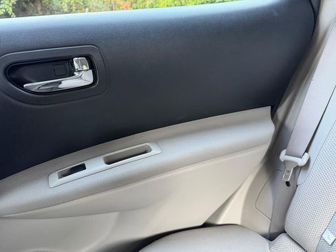 Used 2014 Nissan Rogue S image 21