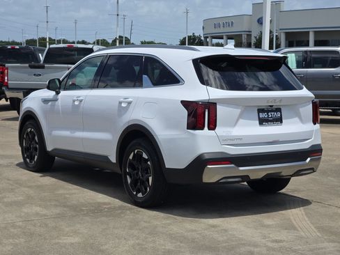 Used 2025 Kia Sorento S FWD image 6