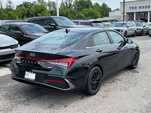 Used 2025 Hyundai Elantra Limited FWD image 27