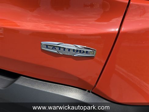 Used 2016 Jeep Renegade Latitude w/ Safety & Security Group AWD/4WD image 13