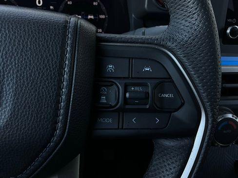 Used 2025 Toyota Tacoma TRD Off-Road image 34