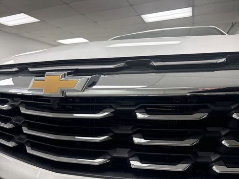 New 2026 Chevrolet Equinox LT w/ Convenience Package II AWD/4WD image 18