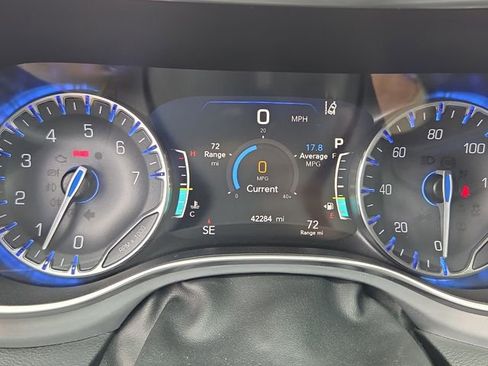 Used 2019 Chrysler Pacifica Touring Plus w/ Advanced Safetytec Group image 27