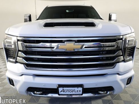 Used 2024 Chevrolet Silverado 2500 High Country w/ Technology Package AWD/4WD image 2
