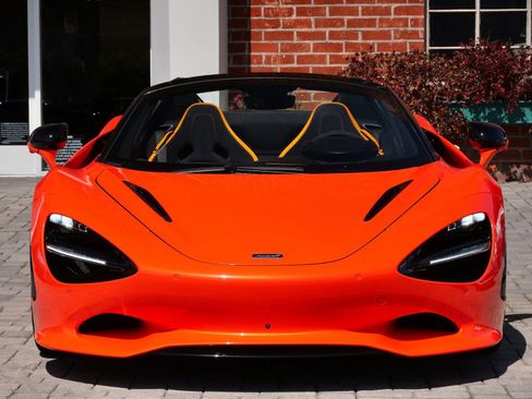 Used 2024 McLaren 750S Spider RWD image 2