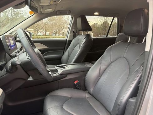 Used 2024 Toyota Grand Highlander Limited image 9