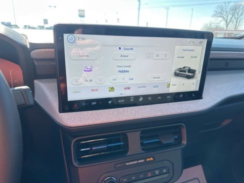 Certified 2025 Ford Maverick XLT w/ XLT Luxury Package image 39