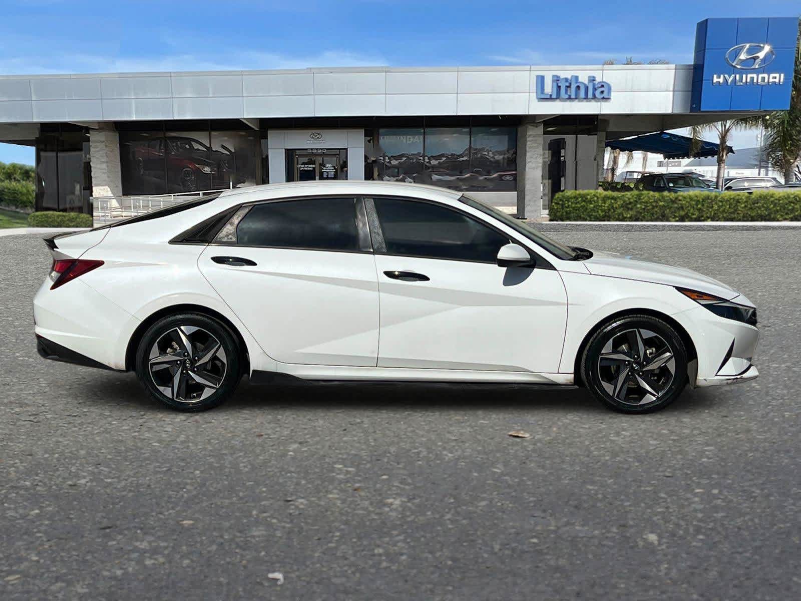Used 2023 Hyundai Elantra SEL w/ Convenience Package FWD image 9