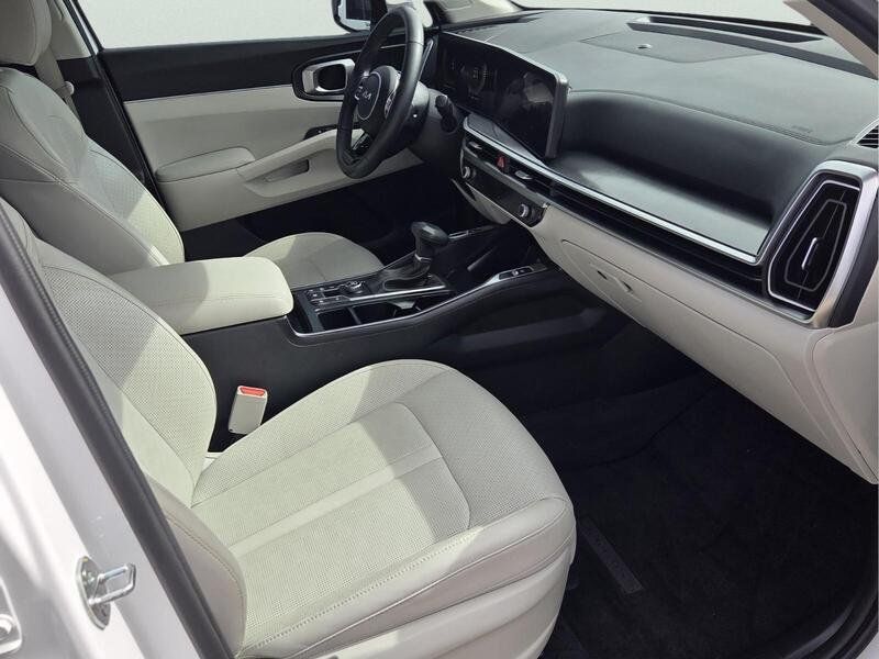 Used 2024 Kia Sorento S w/ Panoramic Sunroof Package FWD image 19
