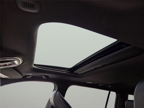 New 2025 Jeep Grand Cherokee L Altitude image 17