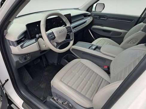 Used 2024 Kia EV9 Land AWD/4WD image 16