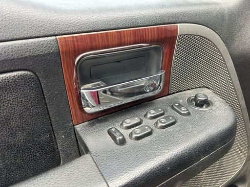 Used 2005 Ford F150 Lariat image 11