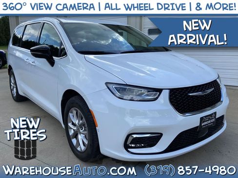 Used 2024 Chrysler Pacifica Touring-L AWD/4WD image 1