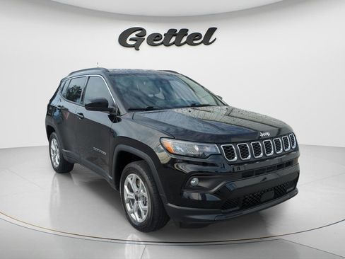 Used 2025 Jeep Compass Latitude AWD/4WD image 3