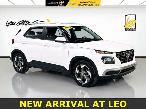 Used 2023 Hyundai Venue SEL image 3