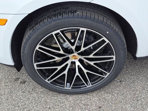 Used 2026 Porsche Macan image 12