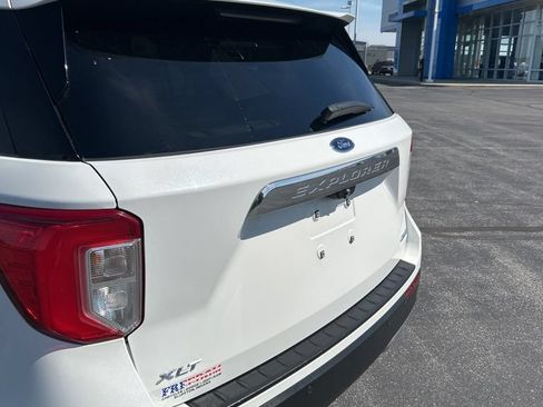 Used 2021 Ford Explorer XLT w/ Equipment Group 202A AWD/4WD image 11