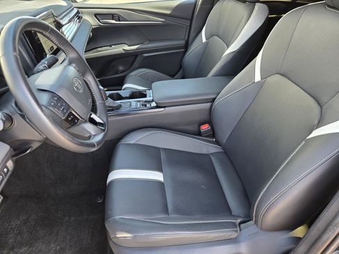 Used 2025 Toyota Camry SE w/ Convenience Package FWD image 19