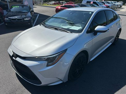 Used 2020 Toyota Corolla LE image 1