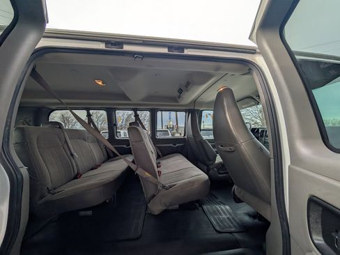 Used 2017 Chevrolet Express 2500 LT w/ LT Preferred Equipment Group image 21