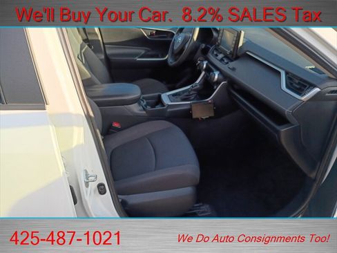 Used 2020 Toyota RAV4 LE w/ All Weather Liner Package image 13