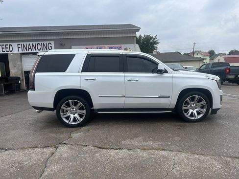 Used 2016 Cadillac Escalade Luxury AWD/4WD image 8