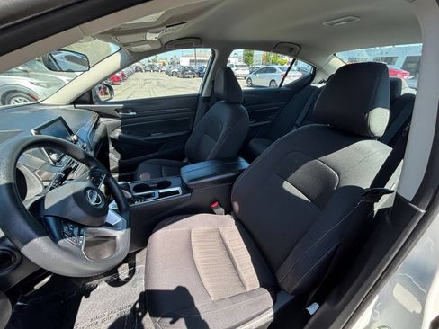 Used 2025 Nissan Altima 2.5 SV FWD image 36