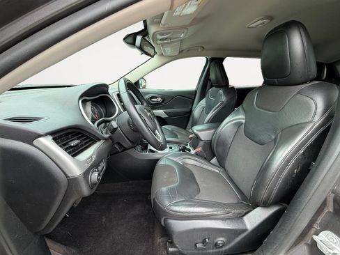 Used 2018 Jeep Cherokee Latitude Plus FWD image 11
