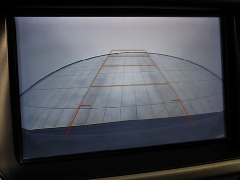 Used 2018 GMC Yukon SLE w/ SLE Value Package image 7