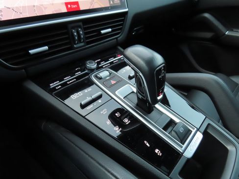 Used 2021 Porsche Cayenne Coupe image 26