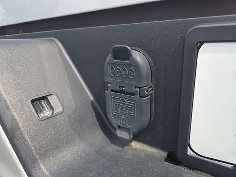 Used 2020 GMC Sierra 1500 Elevation w/ Elevation Value Package AWD/4WD image 13