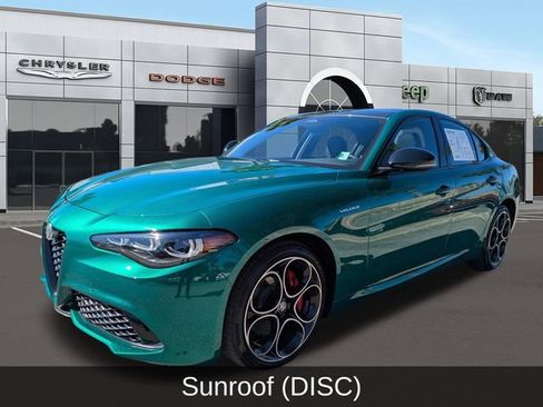 Used 2025 Alfa Romeo Giulia AWD w/ Veloce Package AWD image 8