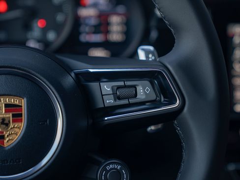 Certified 2026 Porsche Macan AWD/4WD image 8