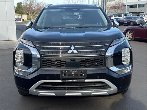 Used 2025 Mitsubishi Outlander 4WD Plug-In Hybrid image 4