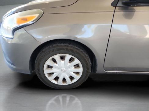 Used 2015 Nissan Versa SV w/ SV Tech Package image 25