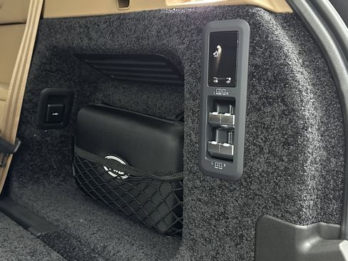 Used 2025 Land Rover Range Rover Long Wheelbase SE image 36