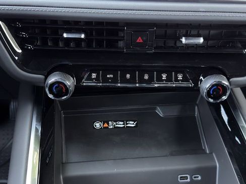 New 2026 Chevrolet Suburban Z71 AWD/4WD image 17