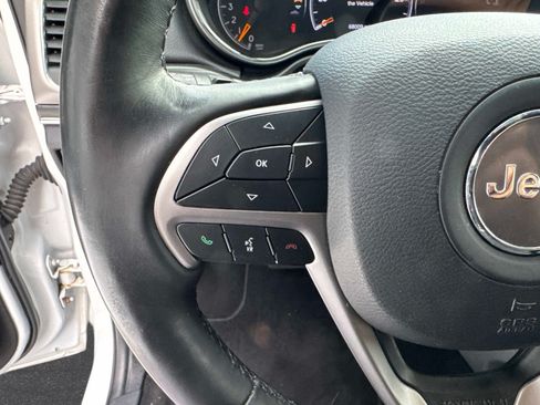 Used 2019 Jeep Grand Cherokee Limited w/ Luxury Group II AWD/4WD image 32