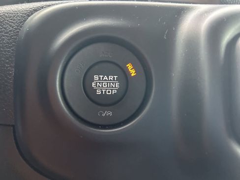 Used 2023 Jeep Gladiator Sport image 32