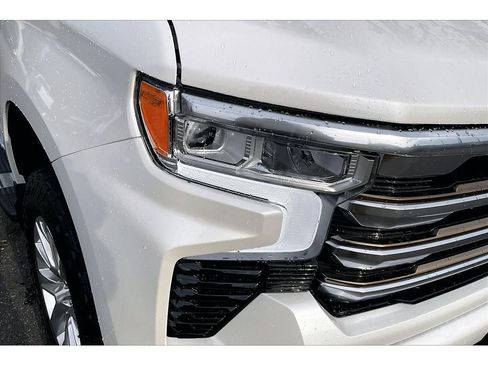 Used 2022 Chevrolet Silverado 1500 High Country w/ Technology Package AWD/4WD image 29