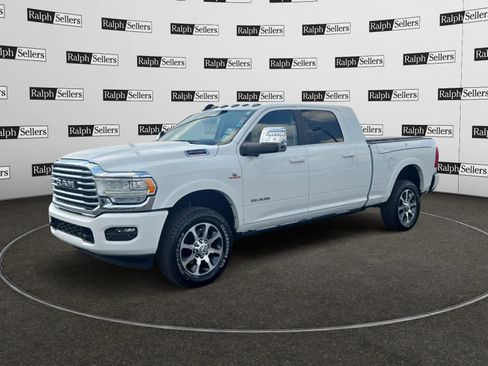 Used 2024 RAM 2500 Limited w/ Towing Technology Group AWD/4WD image 2