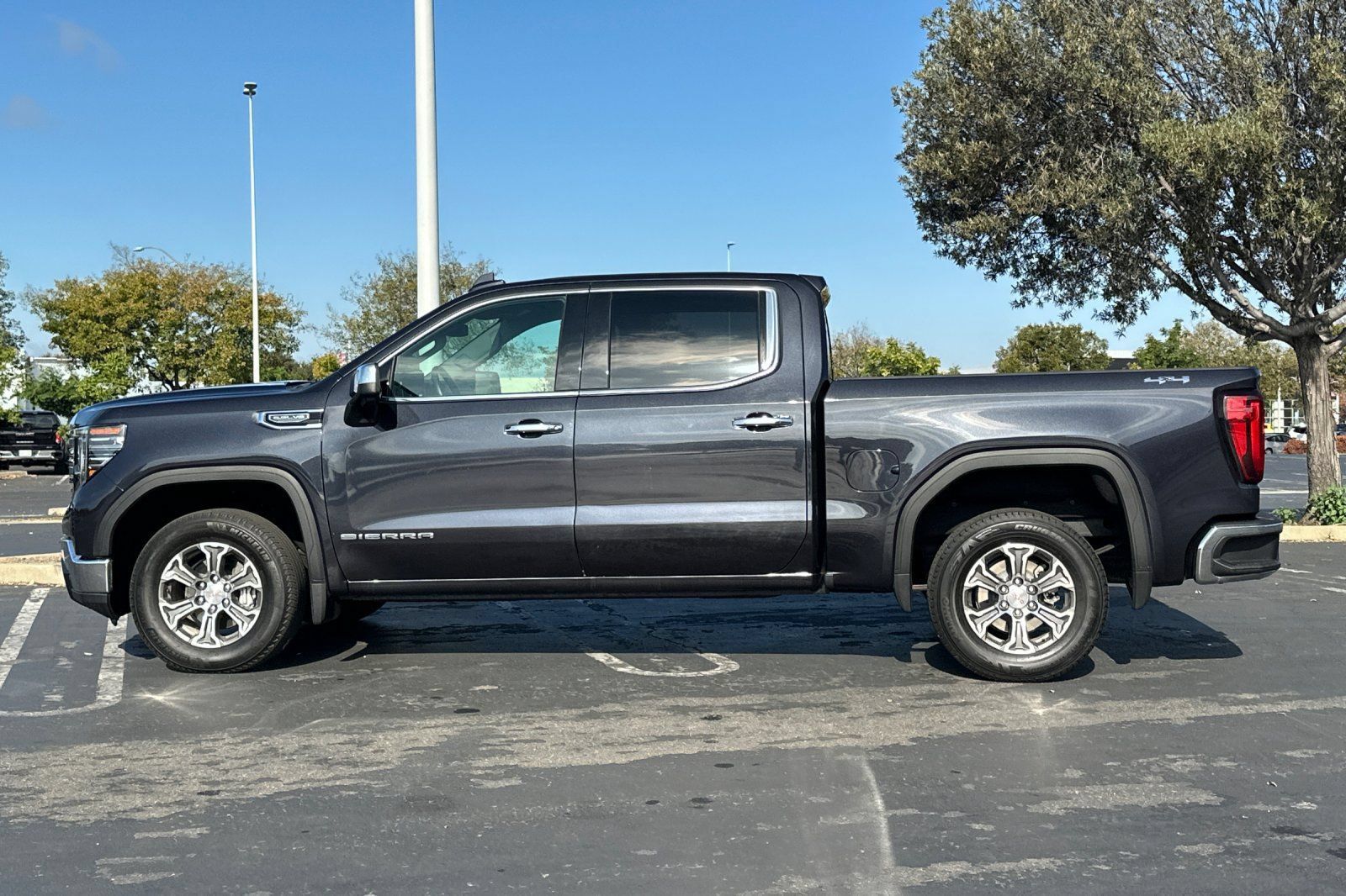 Used 2026 GMC Sierra 1500 SLT AWD/4WD image 7