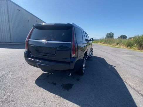 Certified 2020 Cadillac Escalade Premium Luxury AWD/4WD image 8