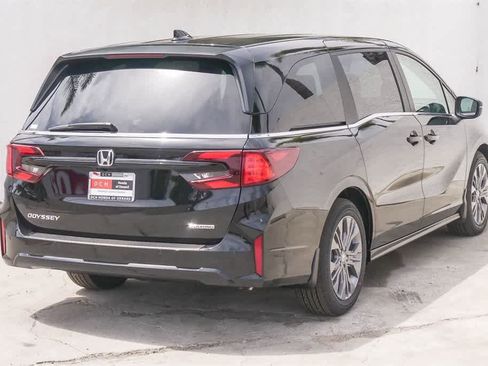 New 2026 Honda Odyssey Touring image 7